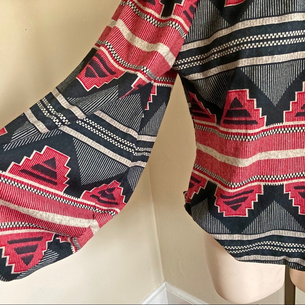 Emma ROSE Off-Shoulder Geometric Aztec Top - Picture 3 of 7